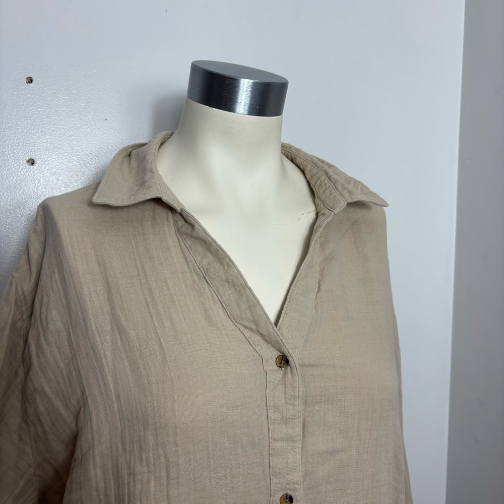 Old navy Women's Beige Button-Up Top - Picture 3 of 5